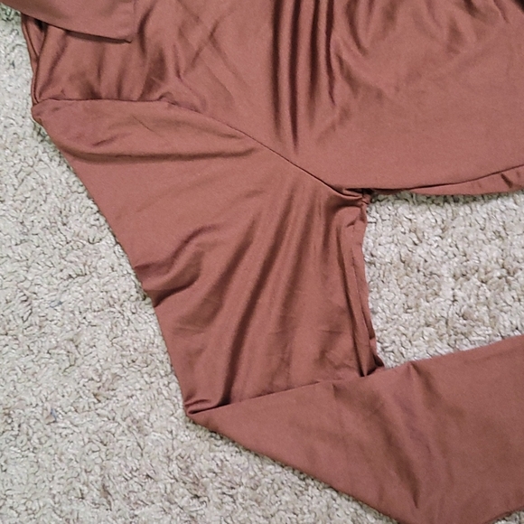 Ruched fitted crop top! - Picture 4 of 4